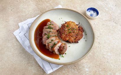 Lamb Cannon with Spiced Potato Cake and White Wine Sauce 