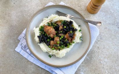  Pan-Fried Lamb Sweetbreads with Peas and Trompette de la Mort 